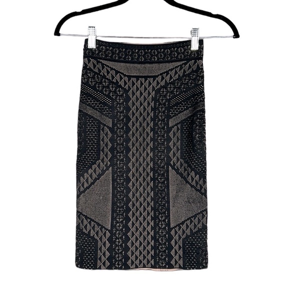 BCBGMaxAzaria Black & Cream Lace Overlay Pencil Skirt Size XS - Picture 1 of 4
